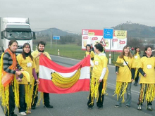 Straßenblockade von MenschenrechtsaktivistInnen