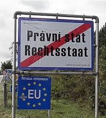 Straßenblockade von MenschenrechtsaktivistInnen